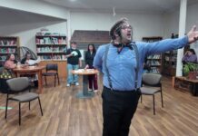 Talleres municipales de teatro y coro culminan con la presentación de la clásica obra chilena “La Pérgola de las Flores”